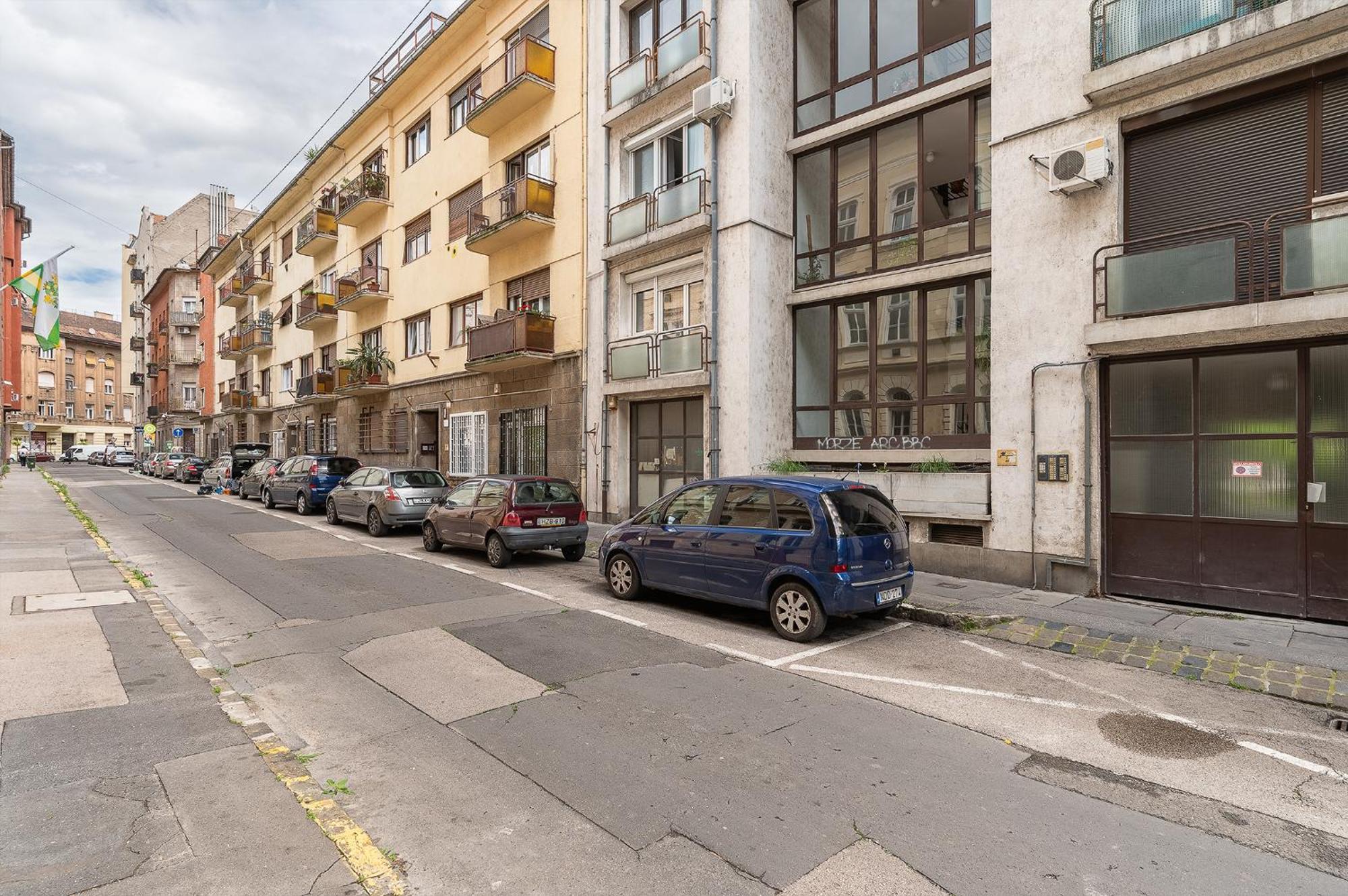 Newly Renovated!!! - Modern Apartment 10 Minutes From The Grand Boulevard Budapeszt Zewnętrze zdjęcie